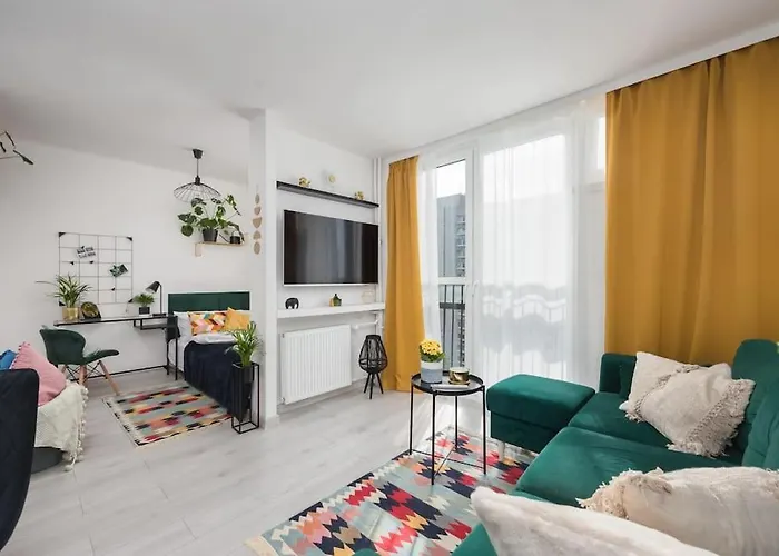 Specious City Center Studio With Park View