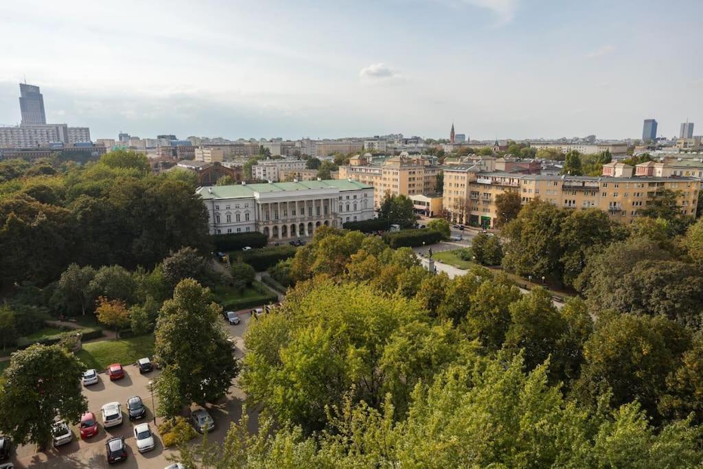 Specious Center With Park View Apartment Warsaw
