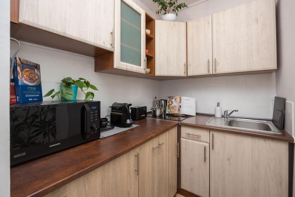 Specious Center With Park View