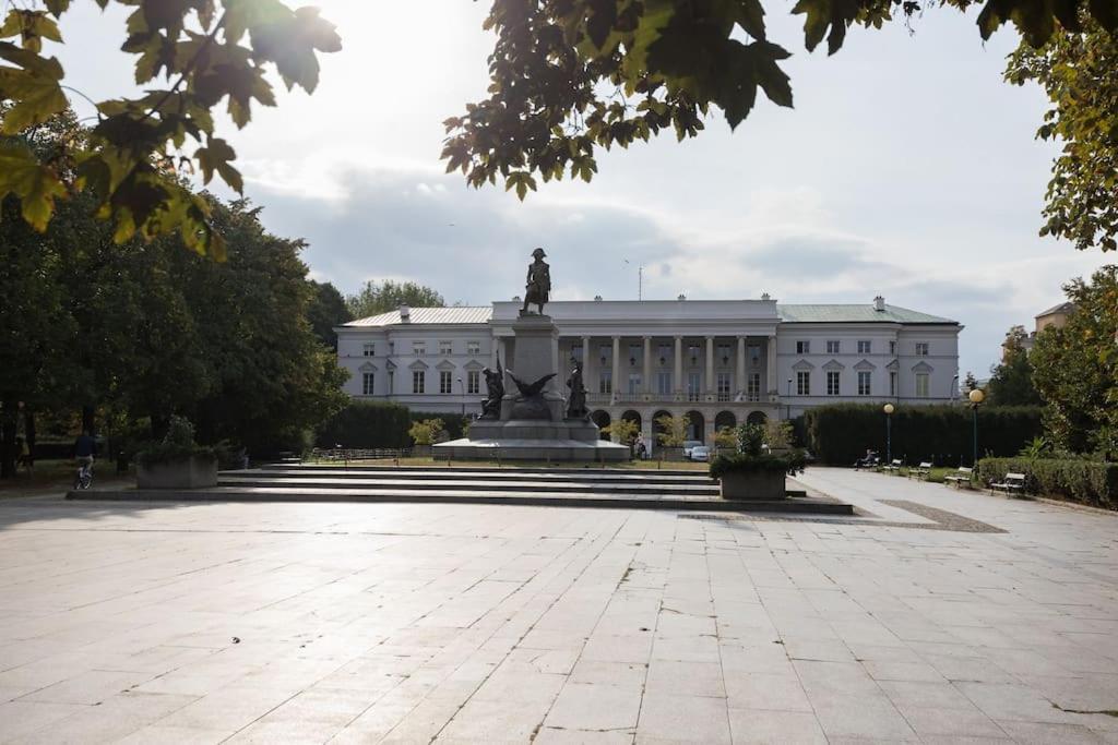Specious Center With Park View *
