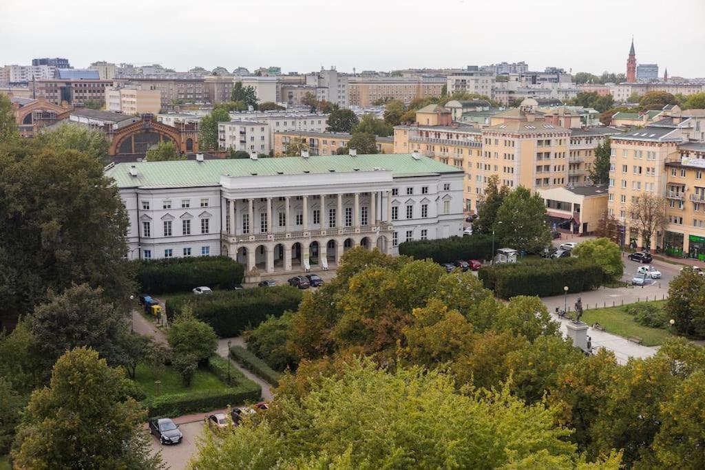 Specious Center With Park View Apartment Warsaw